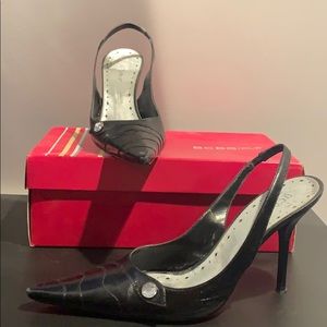 Black stilettos with gem in the front